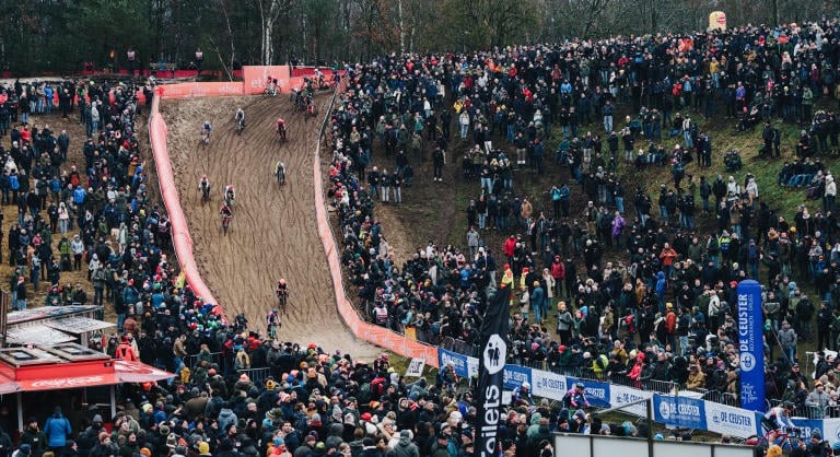 Az országúti csapatok felé nyitna a cyclocross szakág