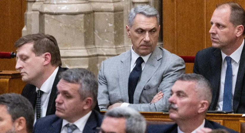 Lázár János csak minimálbért kapott a sok hiányzása miatt