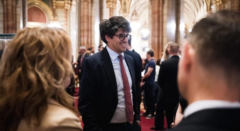 Velkey György konkrét cégeken mutatja be, mekkora túlárazások voltak az állami Covid-beszerzéseken