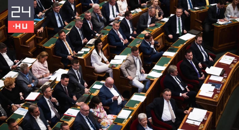 Már hétfőn, rendkívüli parlamenti ülésen dönthetnek Hankó Balázs, Seszták Miklós és Magyar Péter mentelmi jogáról