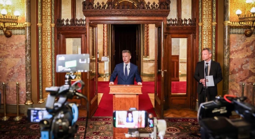 Meghökkent a norvég közmédia, hogy Magyar Péterék hogyan bánnak a sajtóval