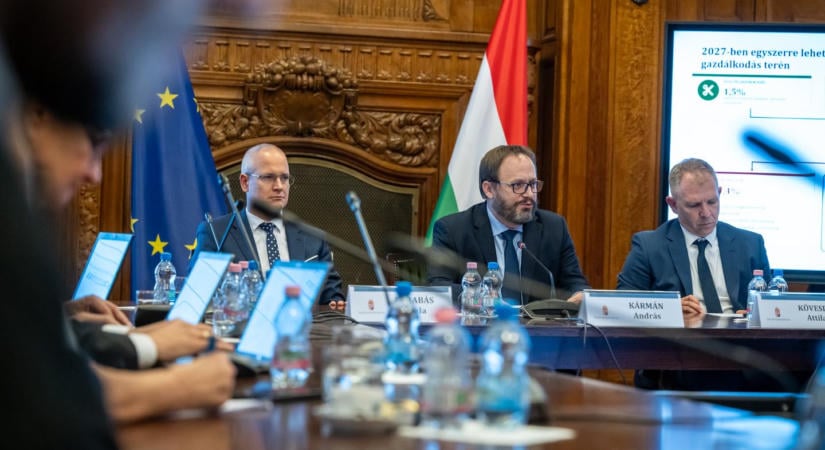 A Pénzügyminisztérium szerint nem gránitszilárdságú a reklámadó! Magyar Péter ezért nem mutatta be még a költségvetést?