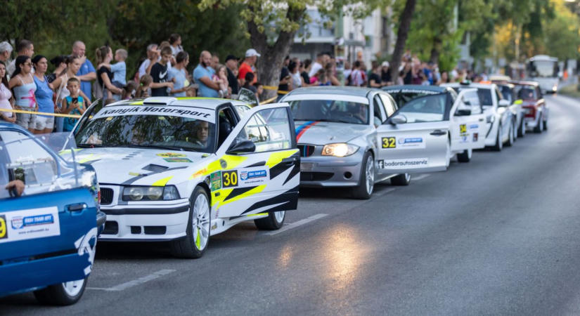Felbőgtek az autók - elkezdődött a XI. Oroszlány Rallye fotók, videó