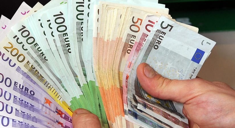 Egyre több európai fizeti hitelből a számláit, nőtt a lakossági eladósodás