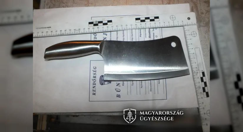 Vallása miatt támadta meg bárddal a sértettet