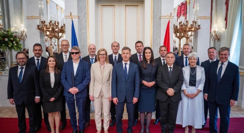 Magyar Péter közel négymillióval kevesebbet keres, mint Orbán Viktor