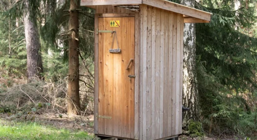 Egy elvesztett napszemüveg miatt kellett kimenteni a férfit a vécéből