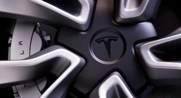 Még kamu márkájáról is lemond a Tesla, hogy gyorsítsa az FSD európai bevezetését