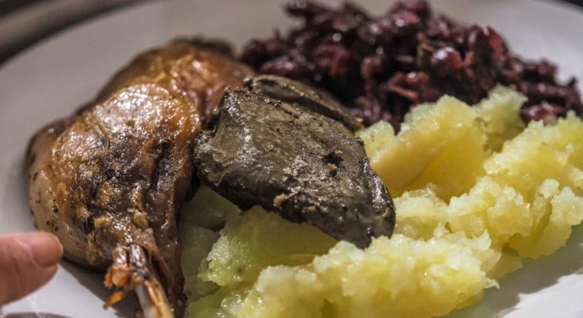 Ropogós töltött libanyak és szaftos ludaskása – így készül a Márton-napi menü