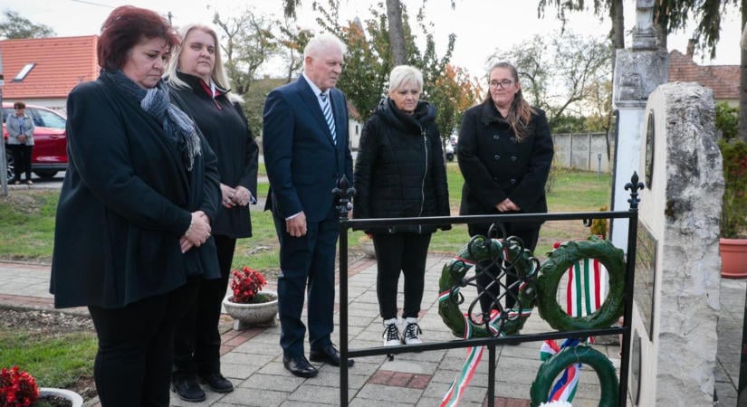 Kopjafa a hősöknek - Közös megemlékezés Vasegerszegen - fotók