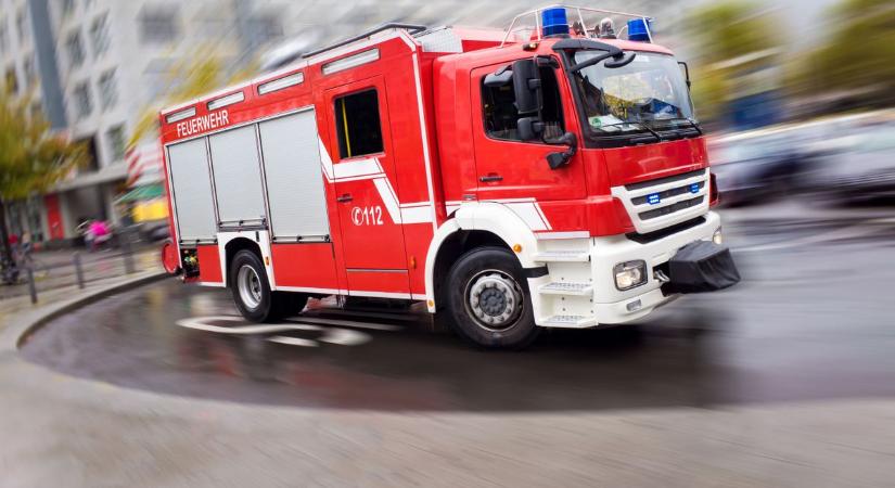 Árokba borult két kisbusz az M5-ös autópályán