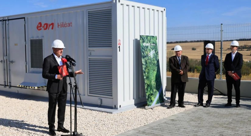 Akkumulátoros energiatárolót adott át az E.ON Püspökszilágyon