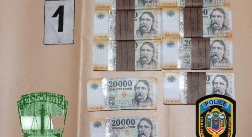 Milliókat szedtek össze „bankmentés” címen – két ukrán futárt kaptak el