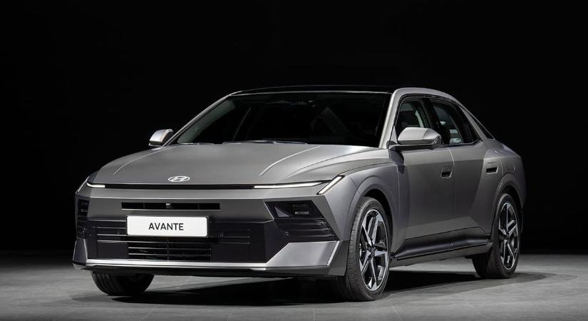 Szemrevaló, karakteres új benzines szedánnal rukkolt elő a Hyundai