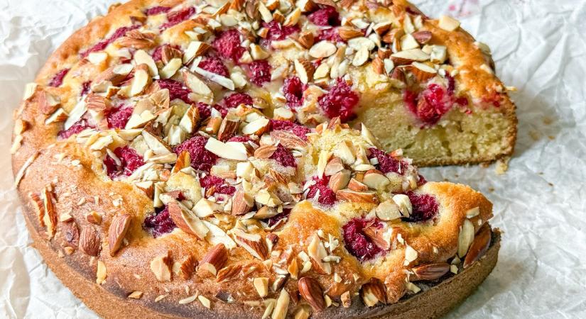 Málnás-mandulás sütemény recept: joghurttól lesz könnyed és légies a tészta