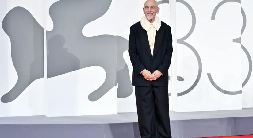 Telt házzal nyitott Zágrábban a botrányt kavart John Malkovich-rendezés