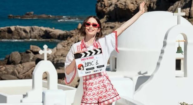Lily Collins elbúcsúzott az Emily Párizsban című sorozattól
