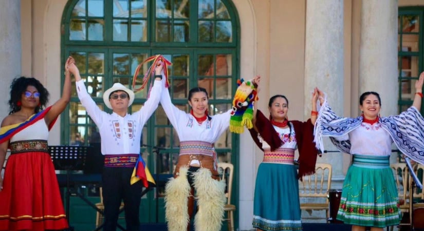Latin-amerikai fiesta Fertődön - örömtánc a kastélyban
