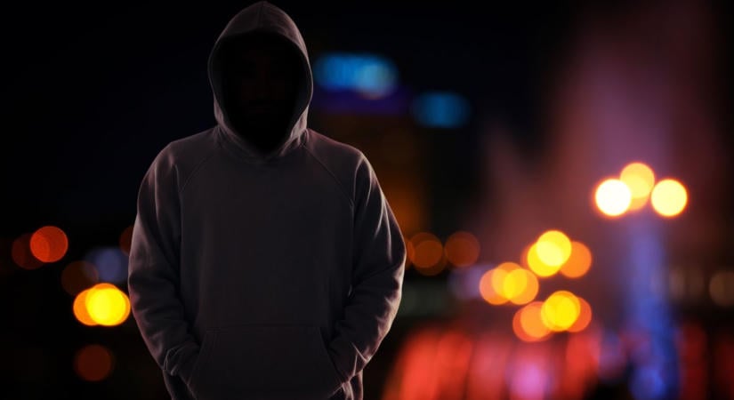 Szenteste nyomott tőrt saját nagyapja torkának, majd kirabolta az idős férfit
