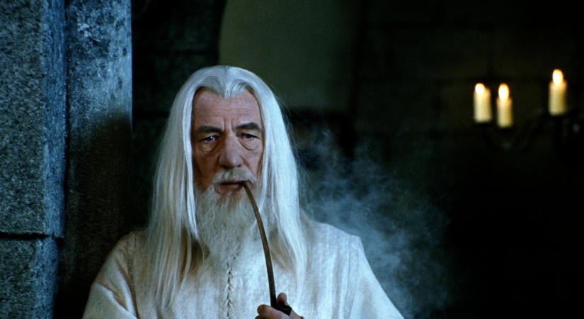 Egy napot sem öregedett! Így néz ki Gandalf az új A gyűrűk ura-filmben – videó