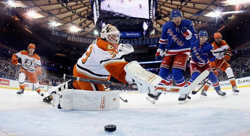 Továbbra is hibátlan hazai jégen a Rangers – videók