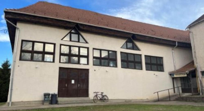 Történelmi pillanat Bükkszéken: új hagyomány születhet a népszerű tanár emlékére