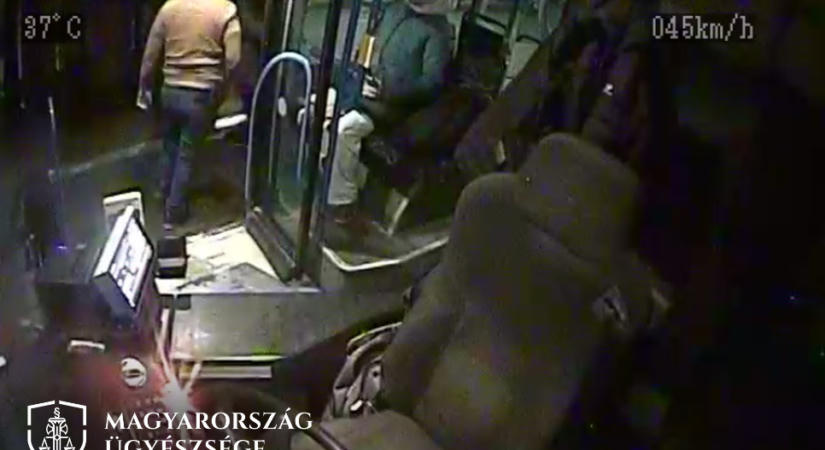 Brutális, hogy mit tett a buszsofőr az utasával Pest vármegyében