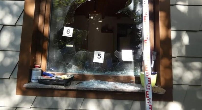 Miután betörésen kapták, megpróbált elmenekülni a rendőrök elől