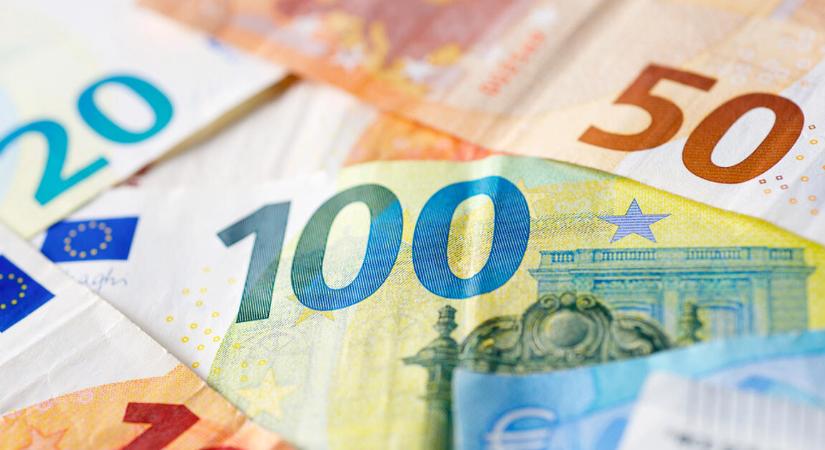 Hajszálon múlhat az eurózóna sorsa: épphogy elkerülheti a recessziót