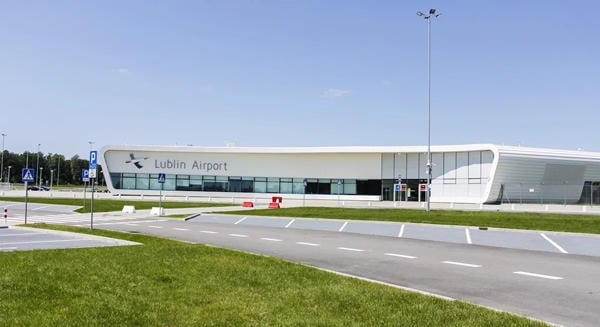 Ismét leállt a forgalom két lengyelországi repülőtéren a légierő műveletei miatt