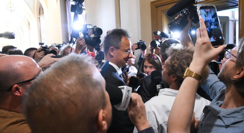 Zárt ajtók mögött kérdezték Szijjártó Pétert, ezt válaszolta mindenre