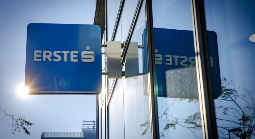 Jelentett az Erste, az extraprofitadó jócskán visszavágta a nyereséget