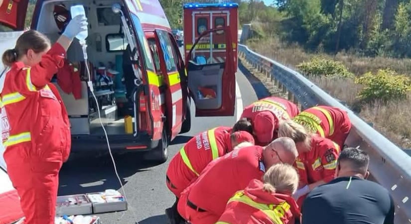 A szalagkorlátnak csapódott és szörnyethalt egy 23 éves motorkerékpáros
