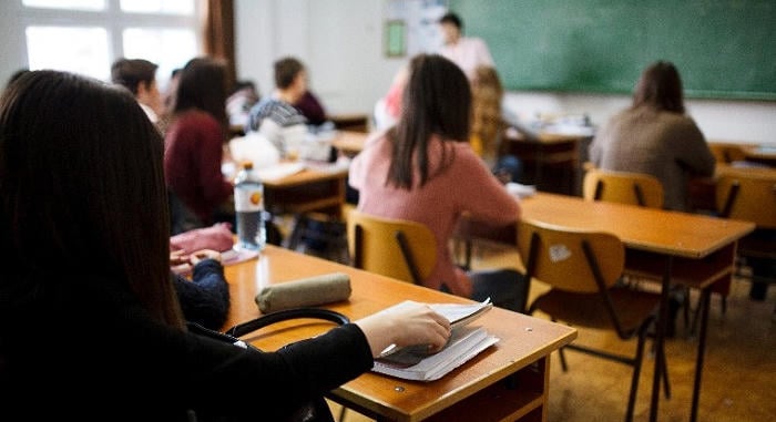 Nem attól lesz rendes gyerek, hogy hajnalban kiverjük az ágyból – kezdődjön kilenckor az iskola