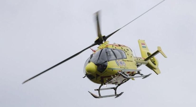 Nagy lehet a baj: lezárták az M7-est, mentőhelikopter is érkezett