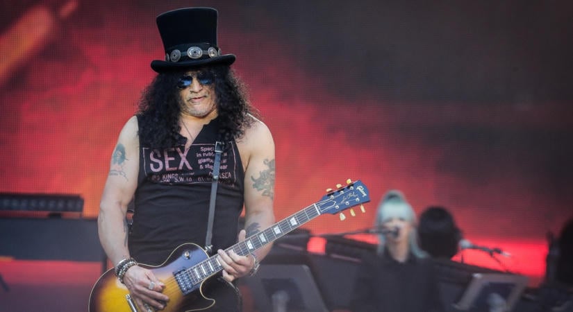 Slash visszatér Magyarországra! A Guns N’ Roses legendája jövőre Budapesten koncertezik
