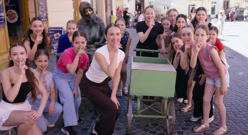 Videóklip készült Fehérváron – Kati néni és a népdalok is szerepet kaptak (videó)