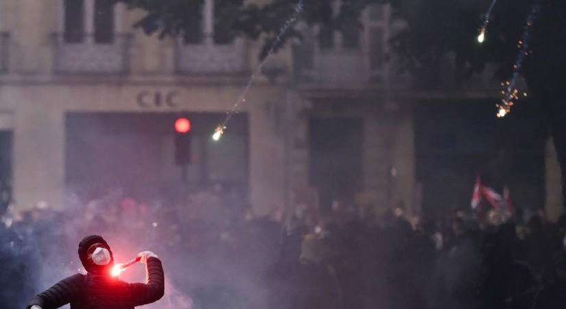 Több nagyvárosban is összecsaptak a francia tüntetők a rendőrséggel – képek
