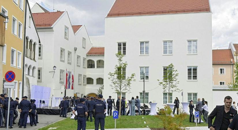 Rendőrőrs lett Hitler ausztriai szülőházából, hogy ne szolgálhasson zarándokhelyként