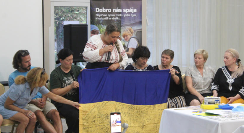„Ahol még óvóhely sincs” – állandó készültségben, ideiglenes otthonokban élnek, mégis segítik a sortársaikat
