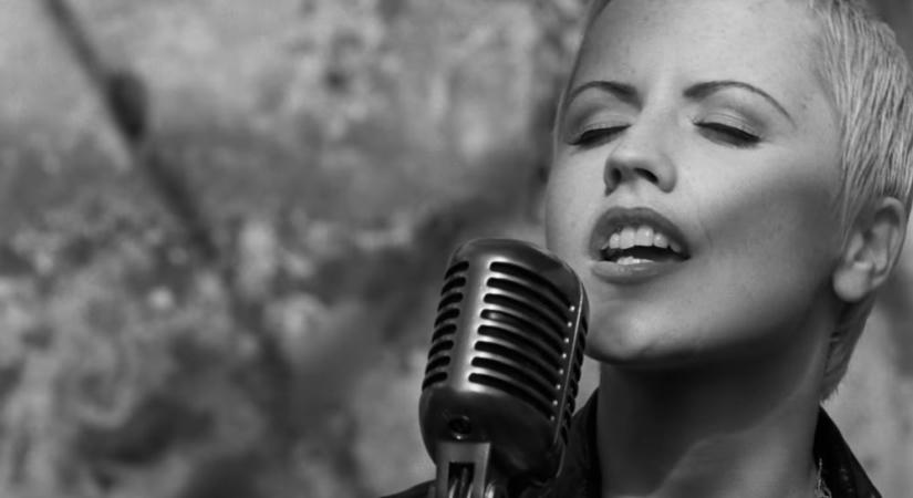 Ő volt a The Cranberries énekesnője - 55 éves lenne Dolores O'Riordan