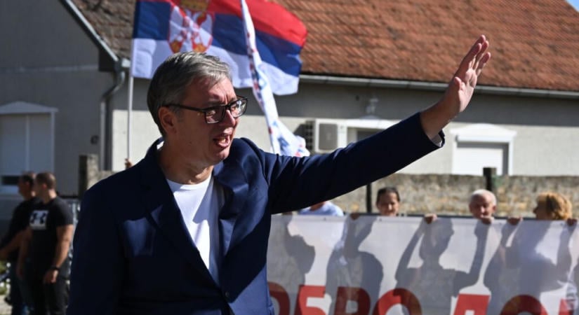 Vučić kampánykörúton: horgászott, énekelt és sörözött