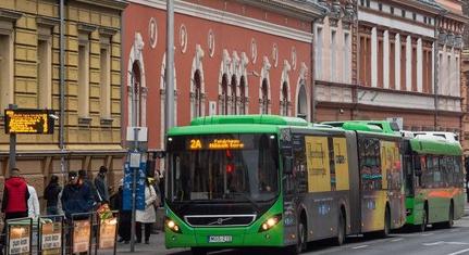 Ideiglenesen áthelyezik az Árkád egyik buszmegállóját