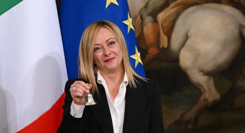 Meloni bekeményít: korlátozná a külföldi diákok számát, a burkát is kitiltaná az iskolákból