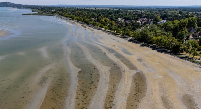 Drámai a helyzet a Balatonnál: történelmi mélyponton a vízállás, már a hajózást is akadályozza a vízhiány