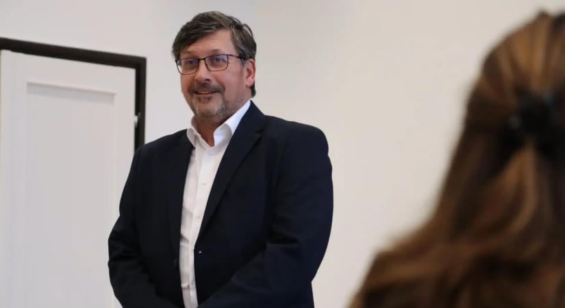 Dagad a botrány a kecskeméti edzőügy miatt, az önkormányzati cégek vizsgálatát sürgeti egy képviselő