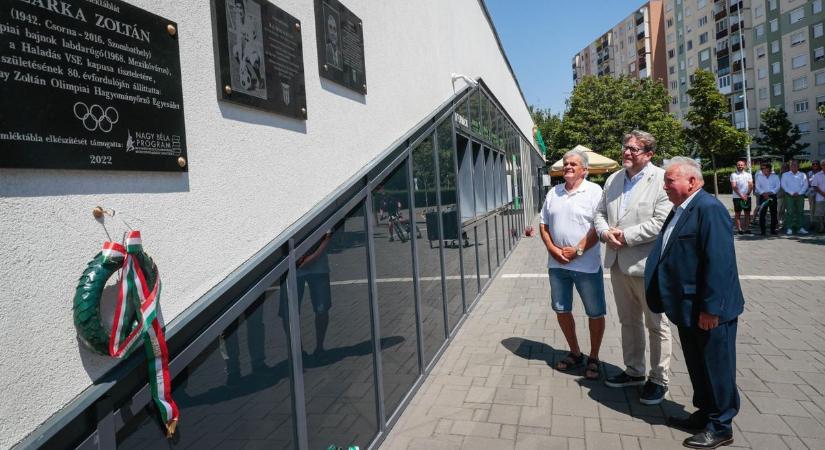 Felavatták Török Péter emléktábláját - Puskás Ferencnél tett látogatását is felidézték