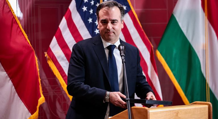 Visszatért Magyarországra az Orbán-kormányt sokat kritizáló volt amerikai nagykövet