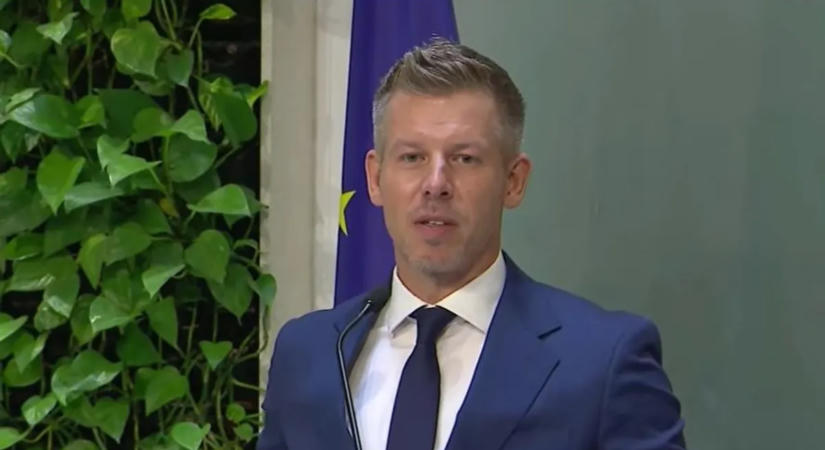 Kioktató hangnemben tagadta meg Magyar Péter a válaszadást a Hír TV riporterének