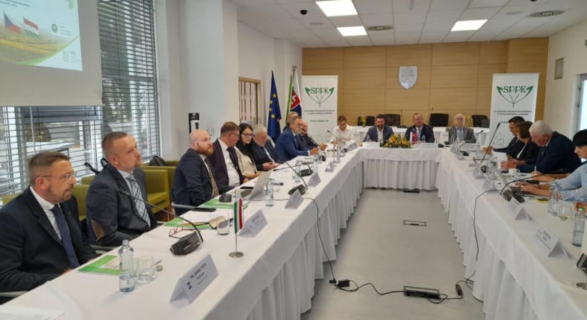 A V4-es agrárkamarák közös fellépést sürgetnek az aszály, a tejágazat és a KAP jövője ügyében